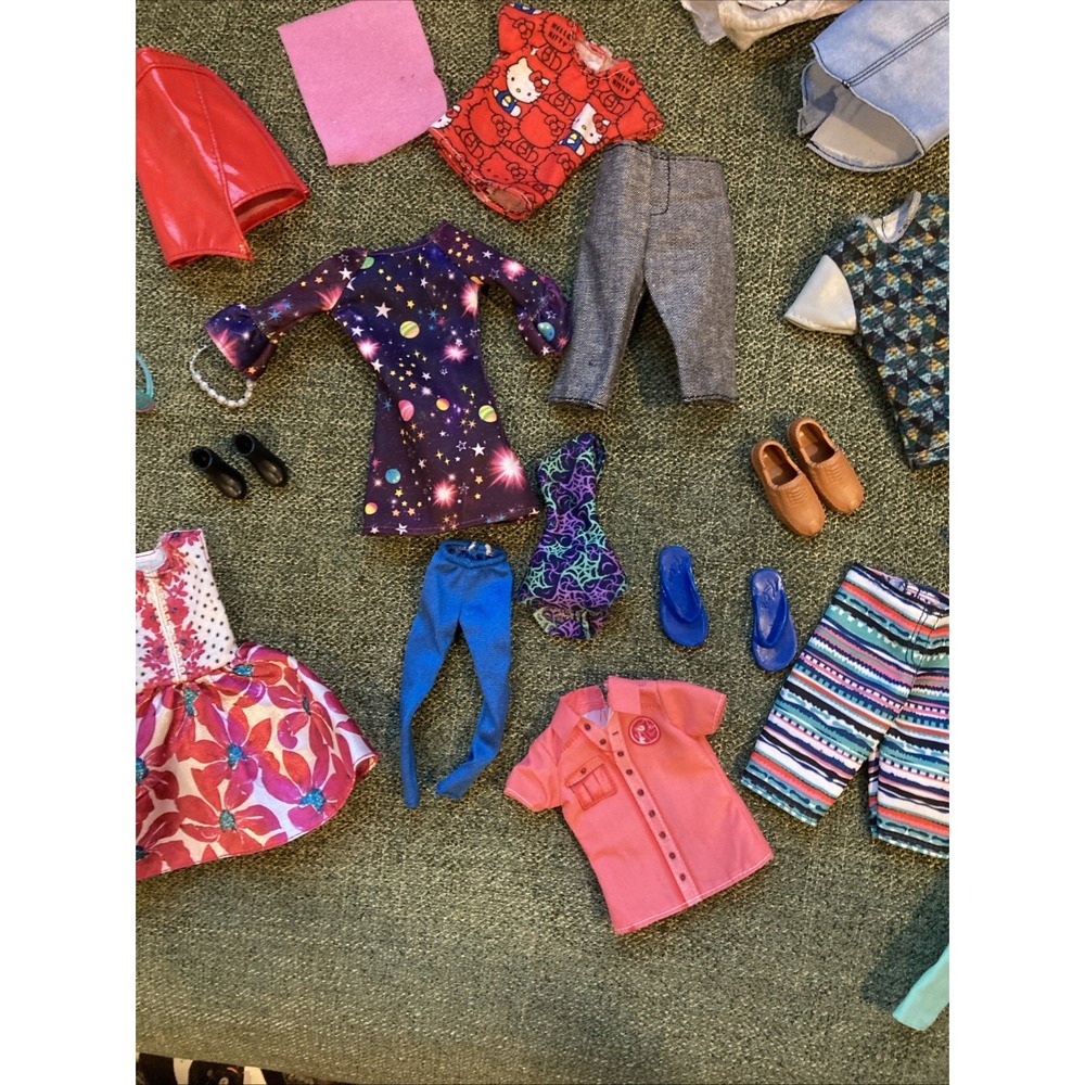 Vintage Barbie Wardrobe Case Lot - 25+ Clothes, Dresses, Ken Items, Shoes & More - Picture 8 of 14